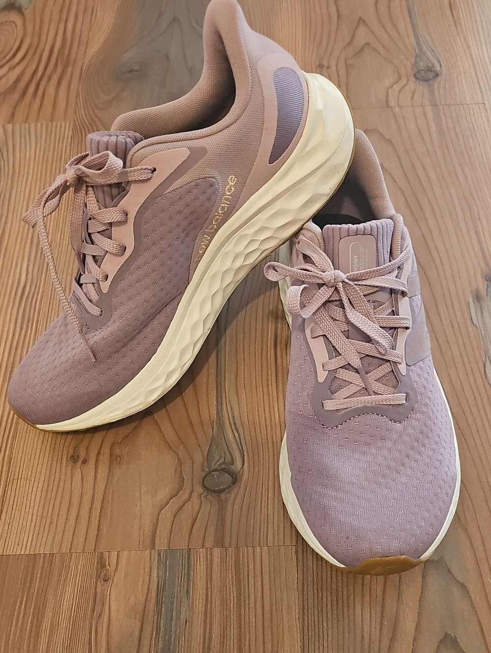 New Balance Women's Mauve Lace-Up Fresh Foam Athletic Sneakers